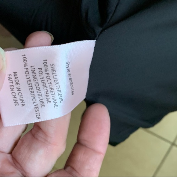 Leather blazer xl. Very soft. Xl excellent fit. Vegan leather. - Picture 3 of 9